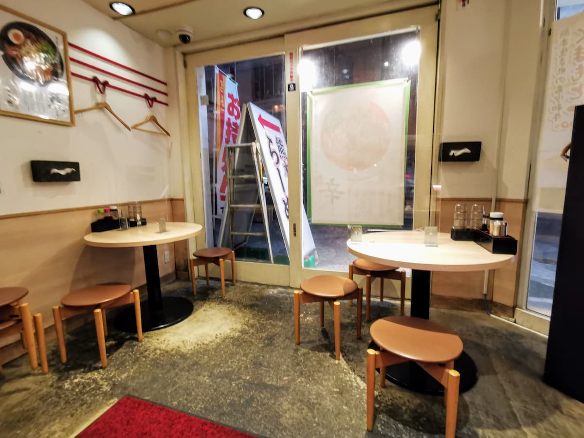 08テーブル席.jpg 08テーブル席