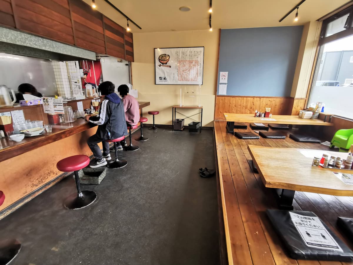 05カウンター席.jpg 05カウンター席