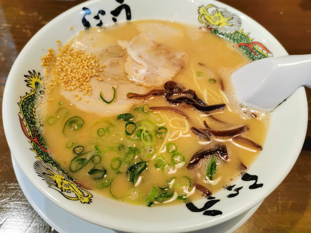 10博多とんこつらーめん.jpg 10博多とんこつらーめん