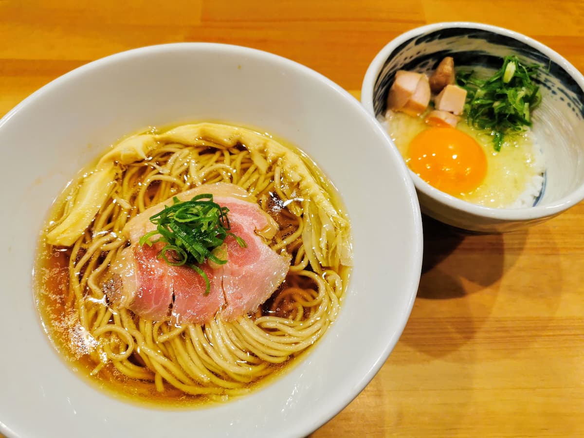 09鶏と鴨の醤油らぁ麺と鶏ュフ香る卵かけご飯.jpg 09鶏と鴨の醤油らぁ麺と鶏ュフ香る卵かけご飯