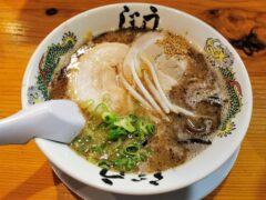 博多らーめんうしじま 花立本店｜熊本県熊本市｜黒とんこつらーめん