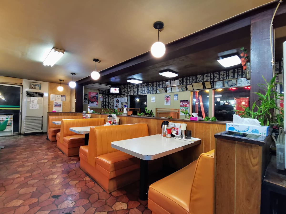 05テーブル席.jpg 05テーブル席