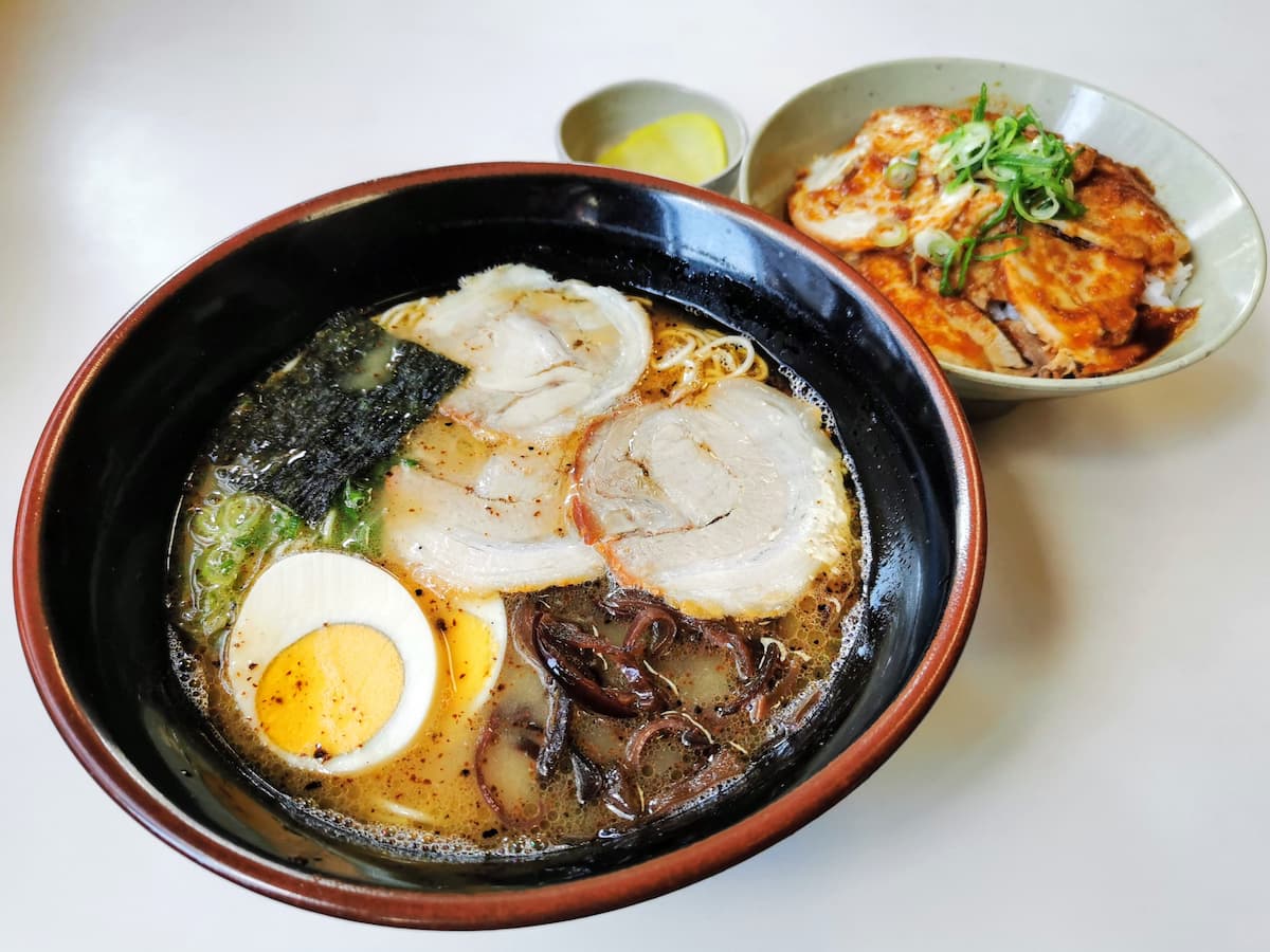 08らーめんとチャーシュー丼.jpg 08らーめんとチャーシュー丼