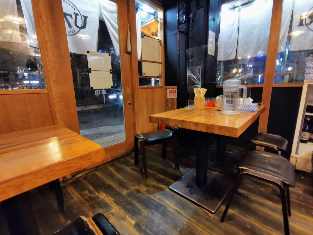 06テーブル席.jpg 06テーブル席