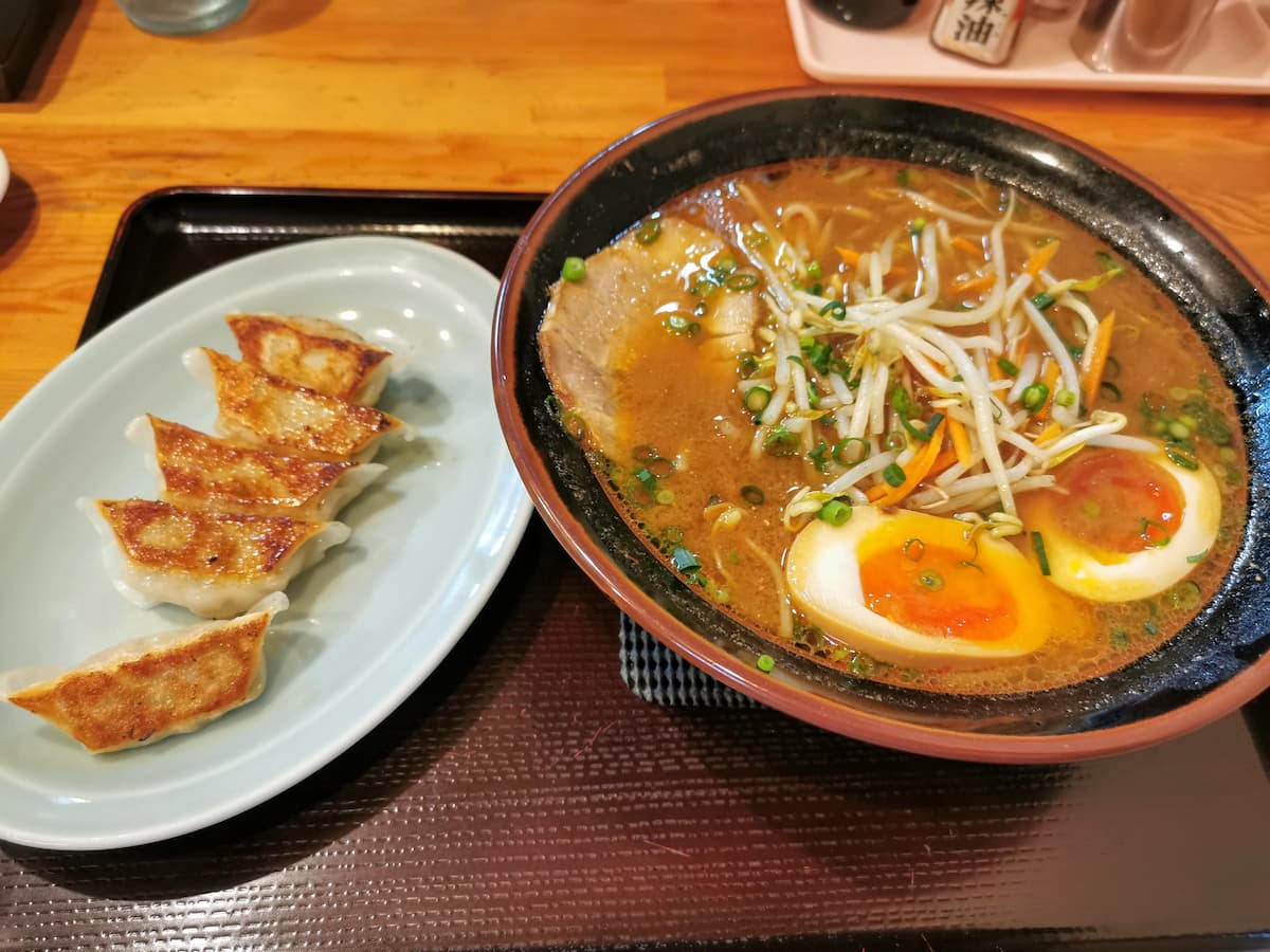 10みそラーメンたまご入りと餃子.jpg 10みそラーメンたまご入りと餃子