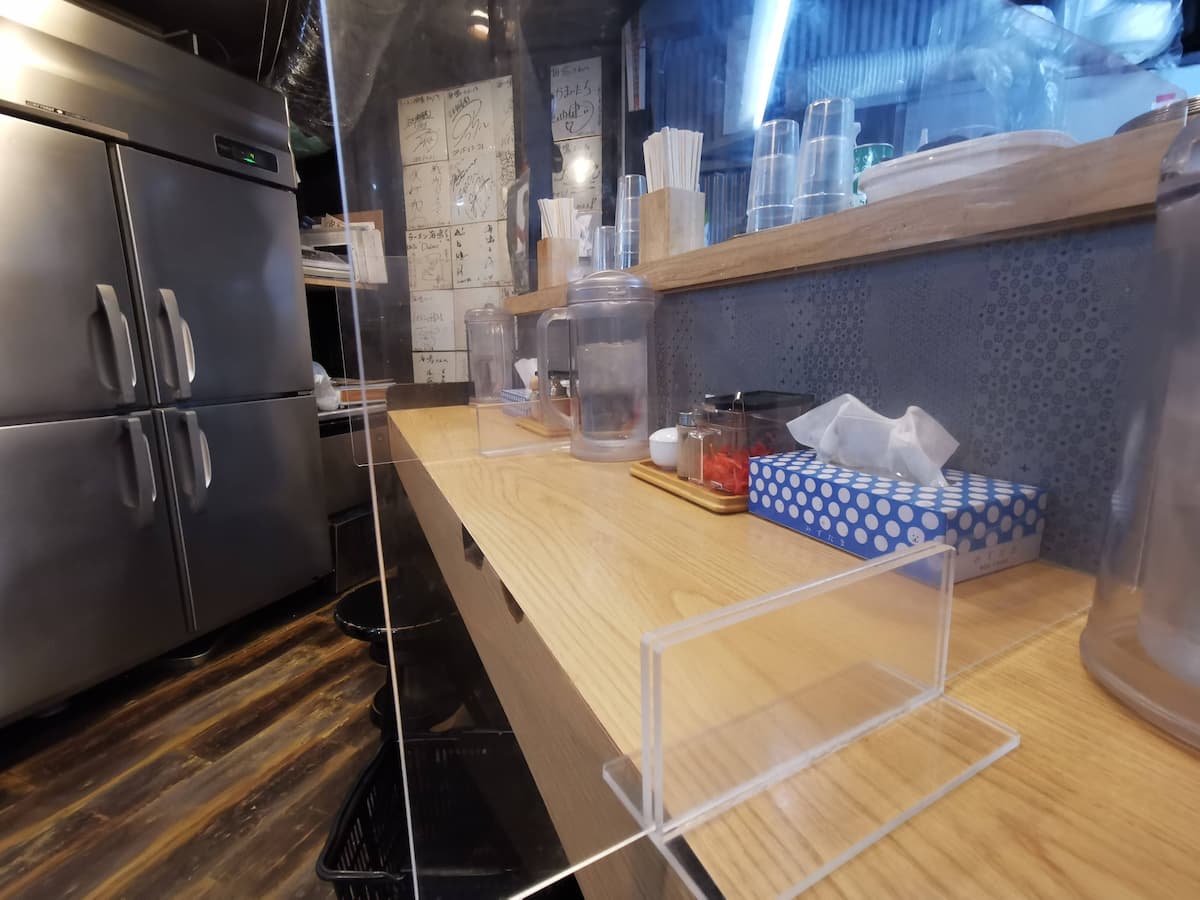 05カウンター席.jpg 05カウンター席