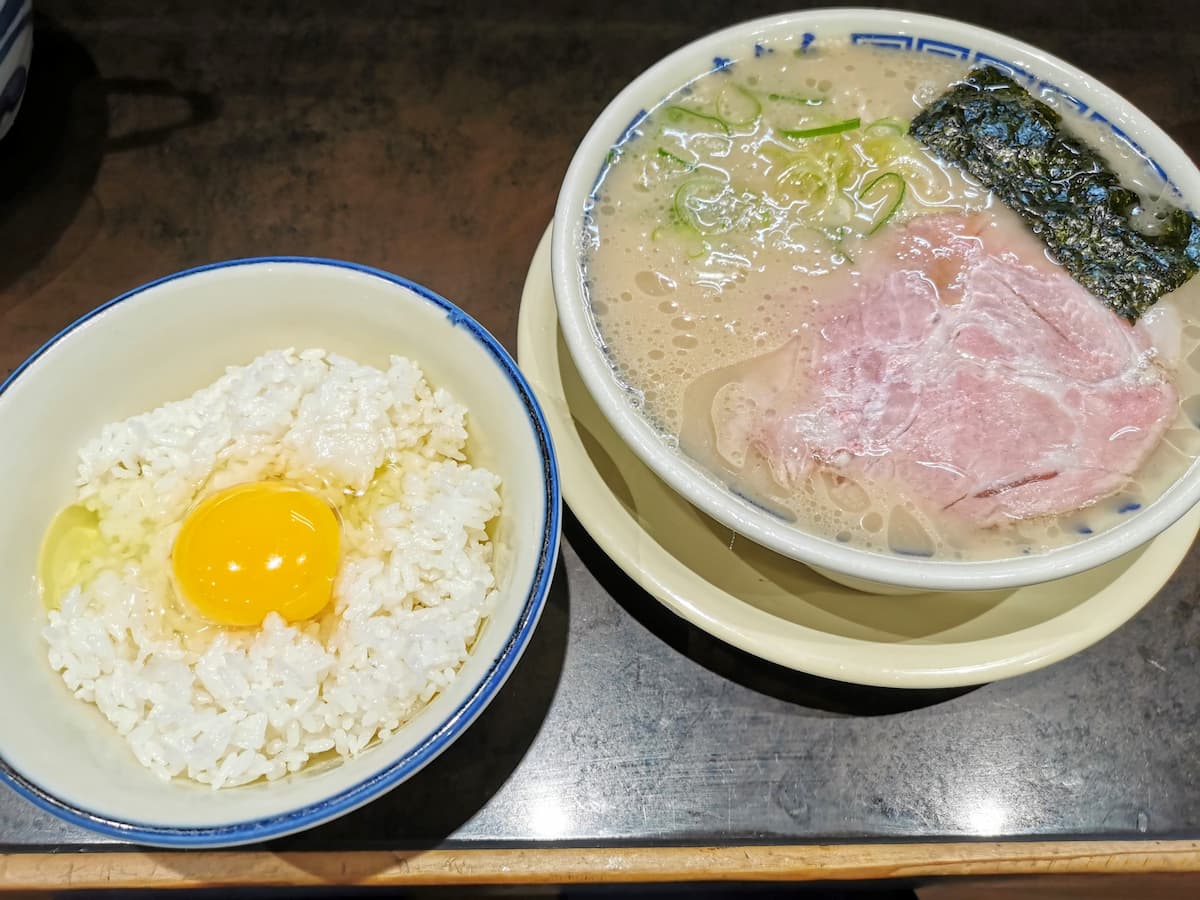 07豚骨ラーメンと卵かけごはん.jpg 07豚骨ラーメンと卵かけごはん