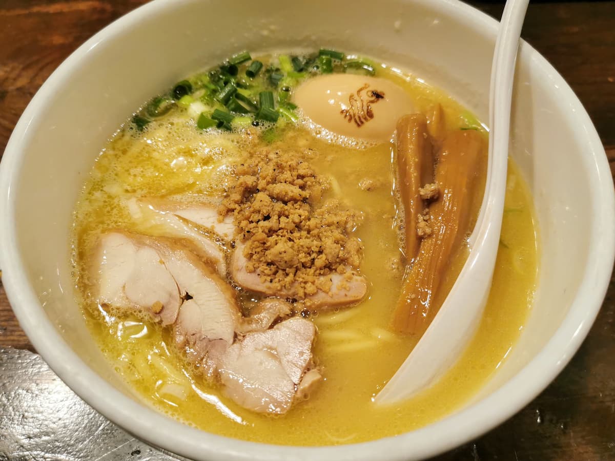 08白鶏らーめん玉子のせ.jpg 08白鶏らーめん玉子のせ