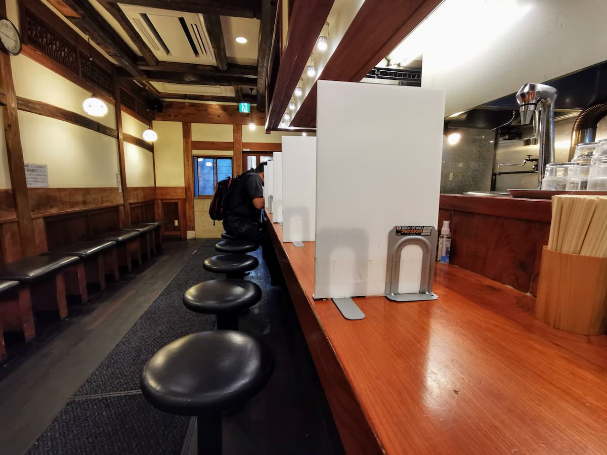 06カウンター席