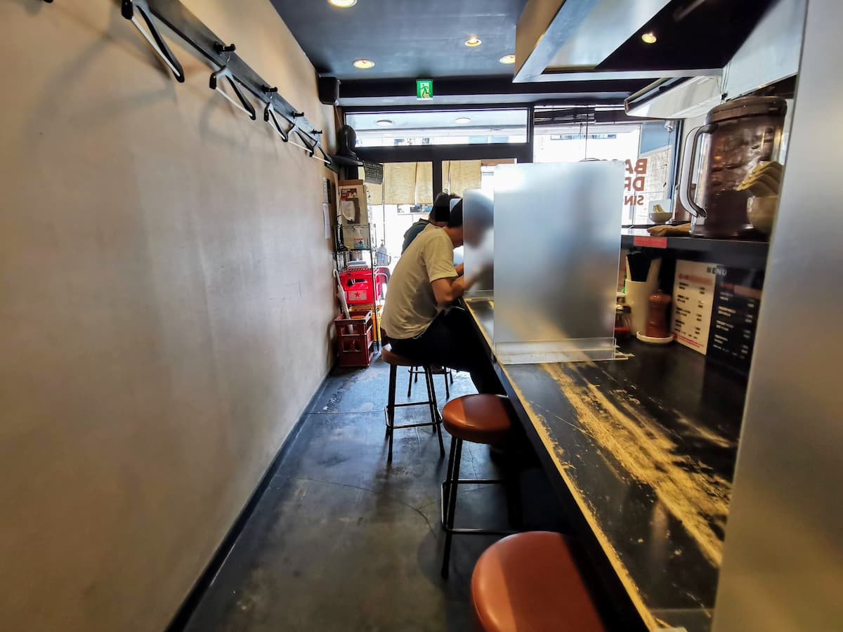 06カウンター席.jpg 06カウンター席