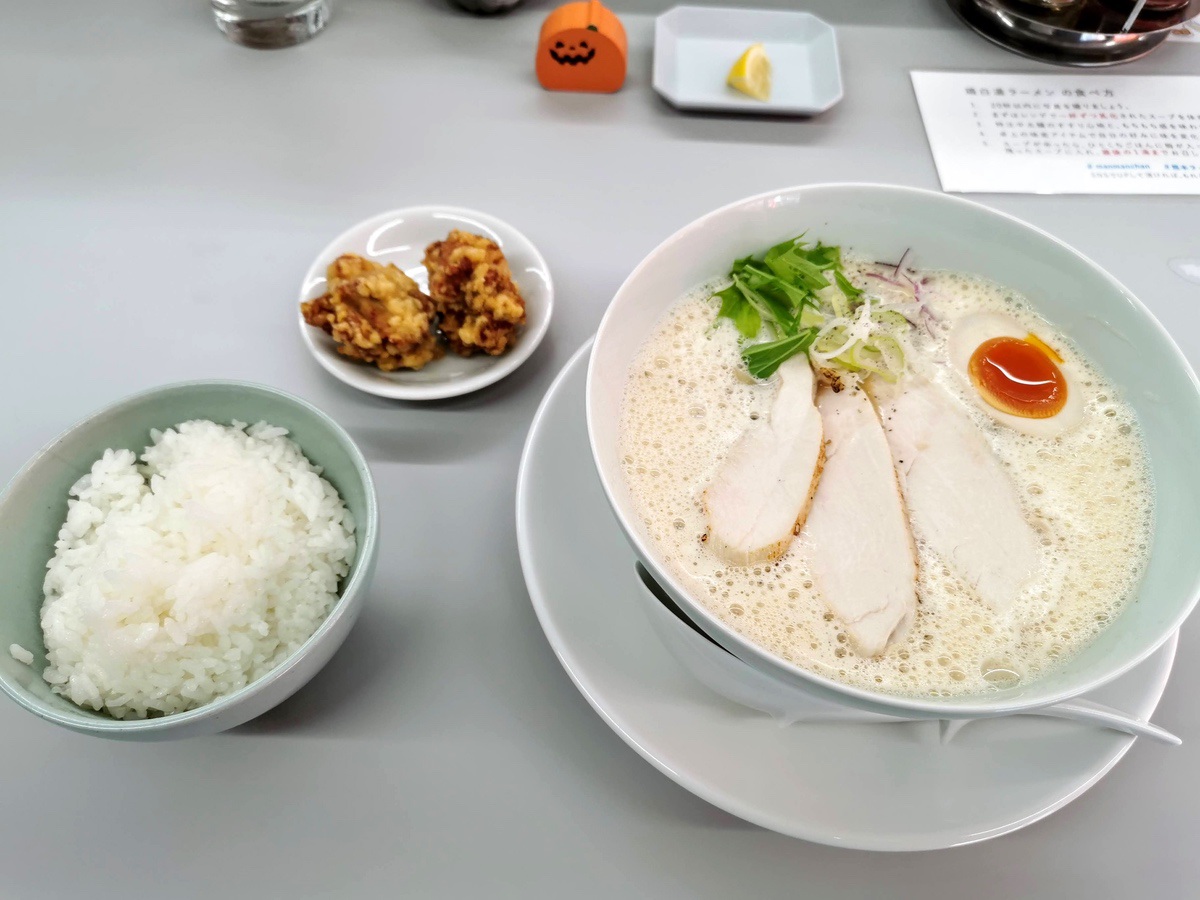 13鶏白湯そばからあげ2個とライスセット