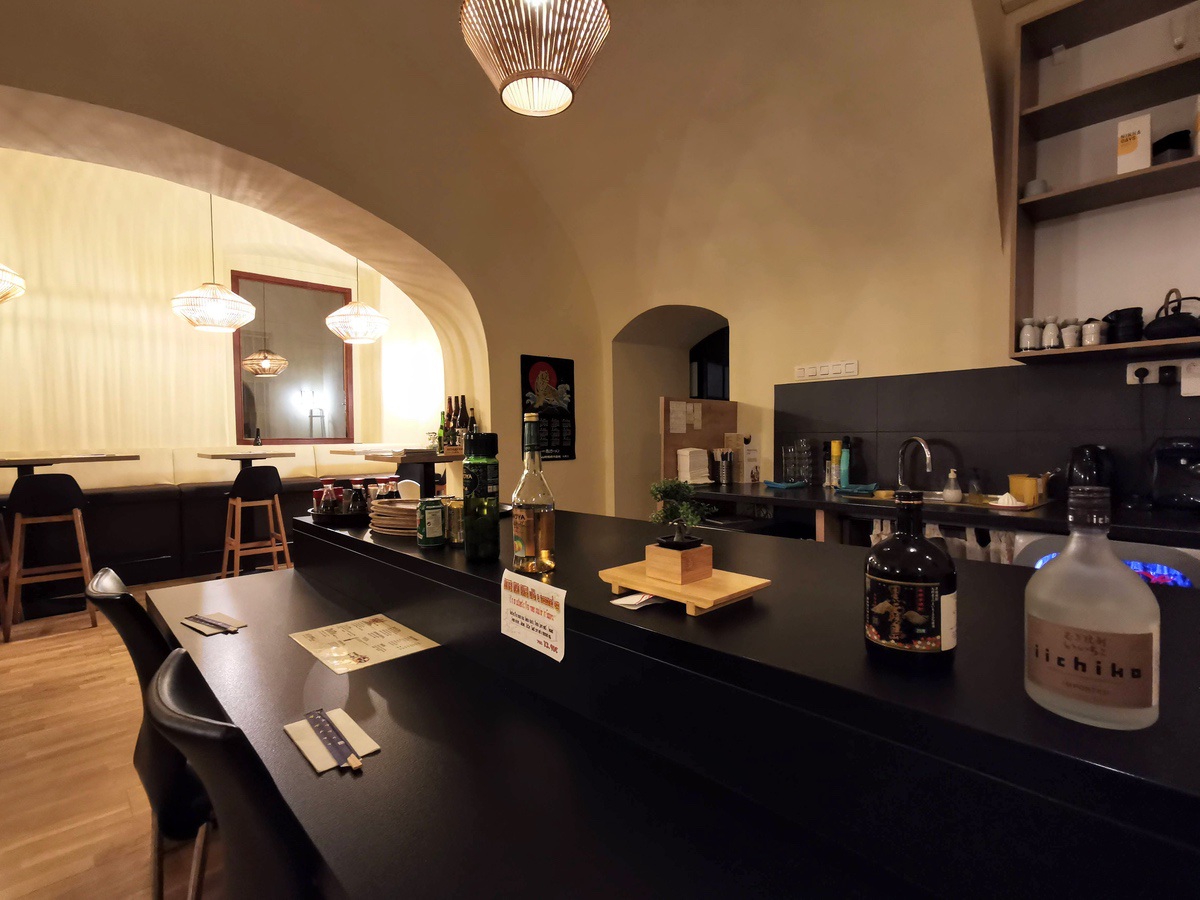 04カウンター席.jpg 04カウンター席