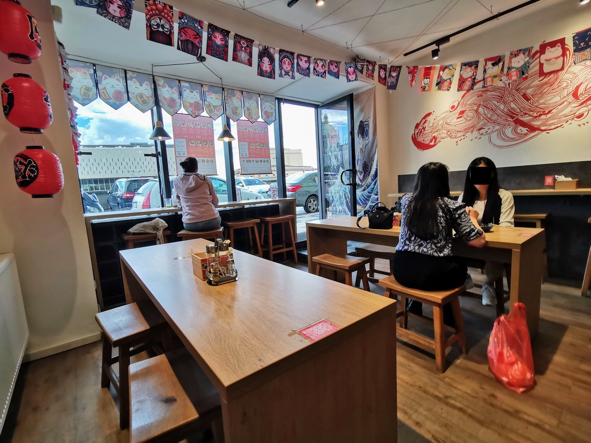 04テーブル席.jpg 04テーブル席