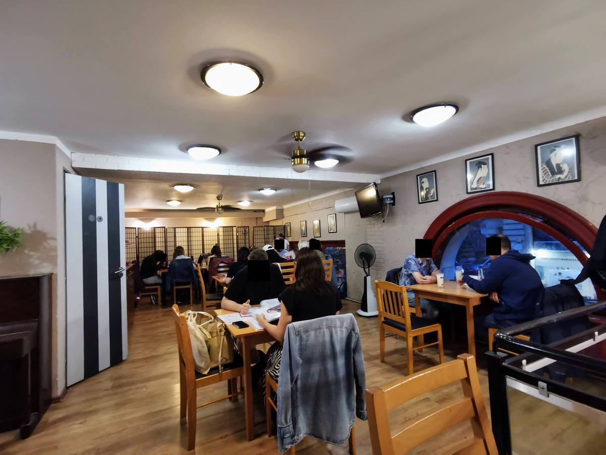 04二階テーブル席