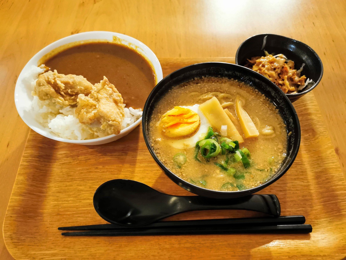 15味噌ラーメンミニ唐揚げカレーセット