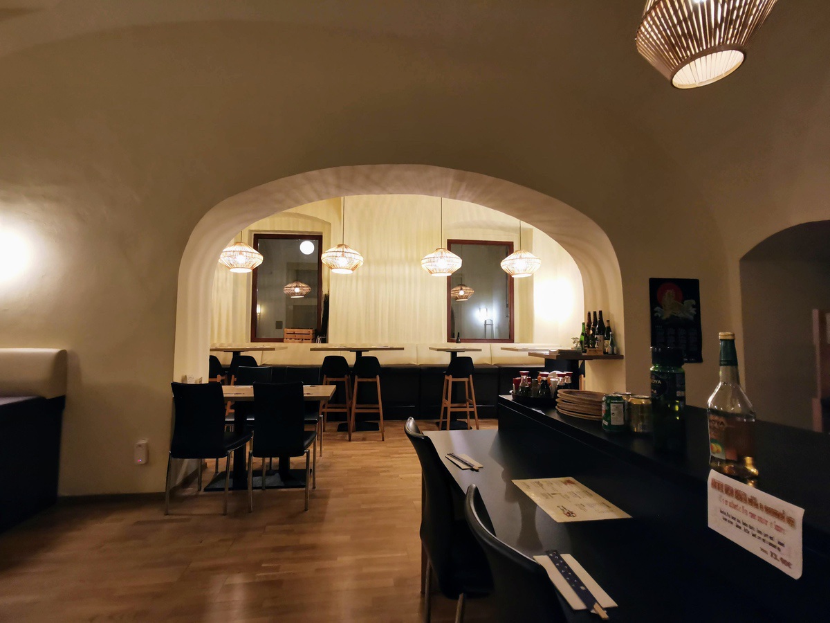 05テーブル席.jpg 05テーブル席