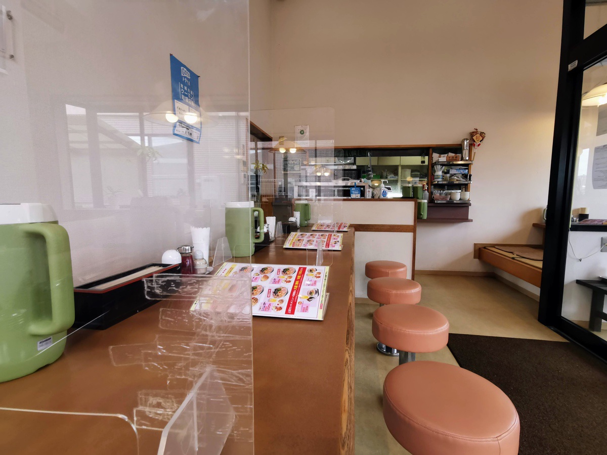 06カウンター席