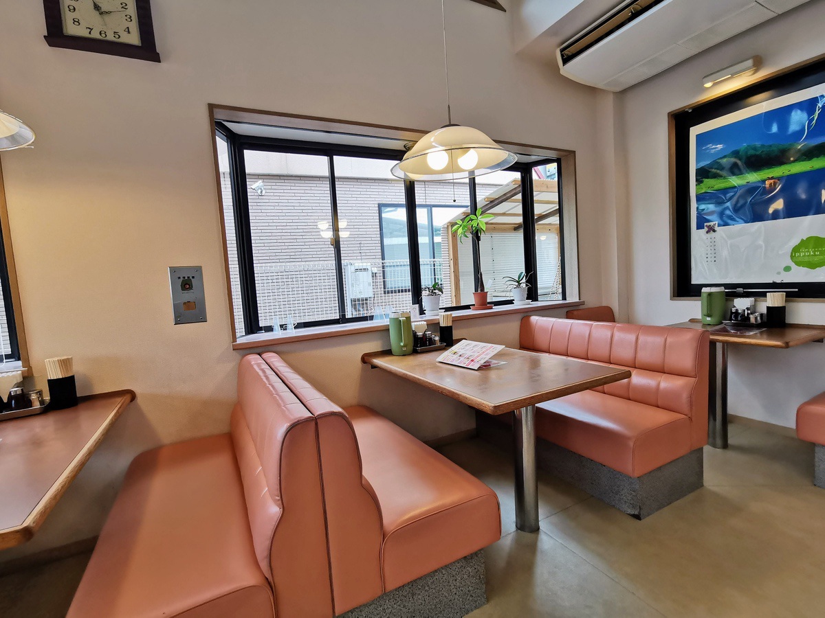 08テーブル席