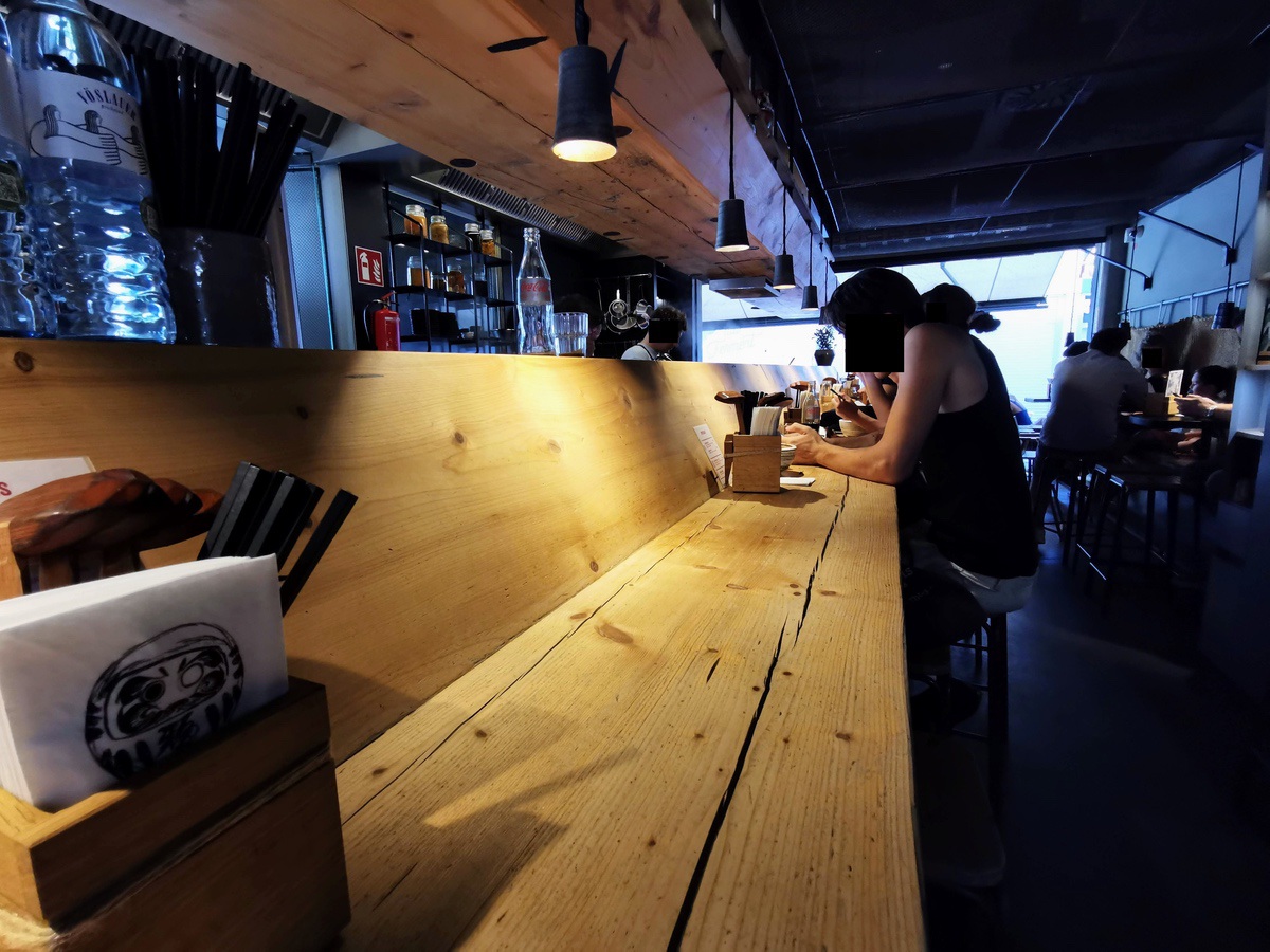 09カウンター席.jpg 09カウンター席