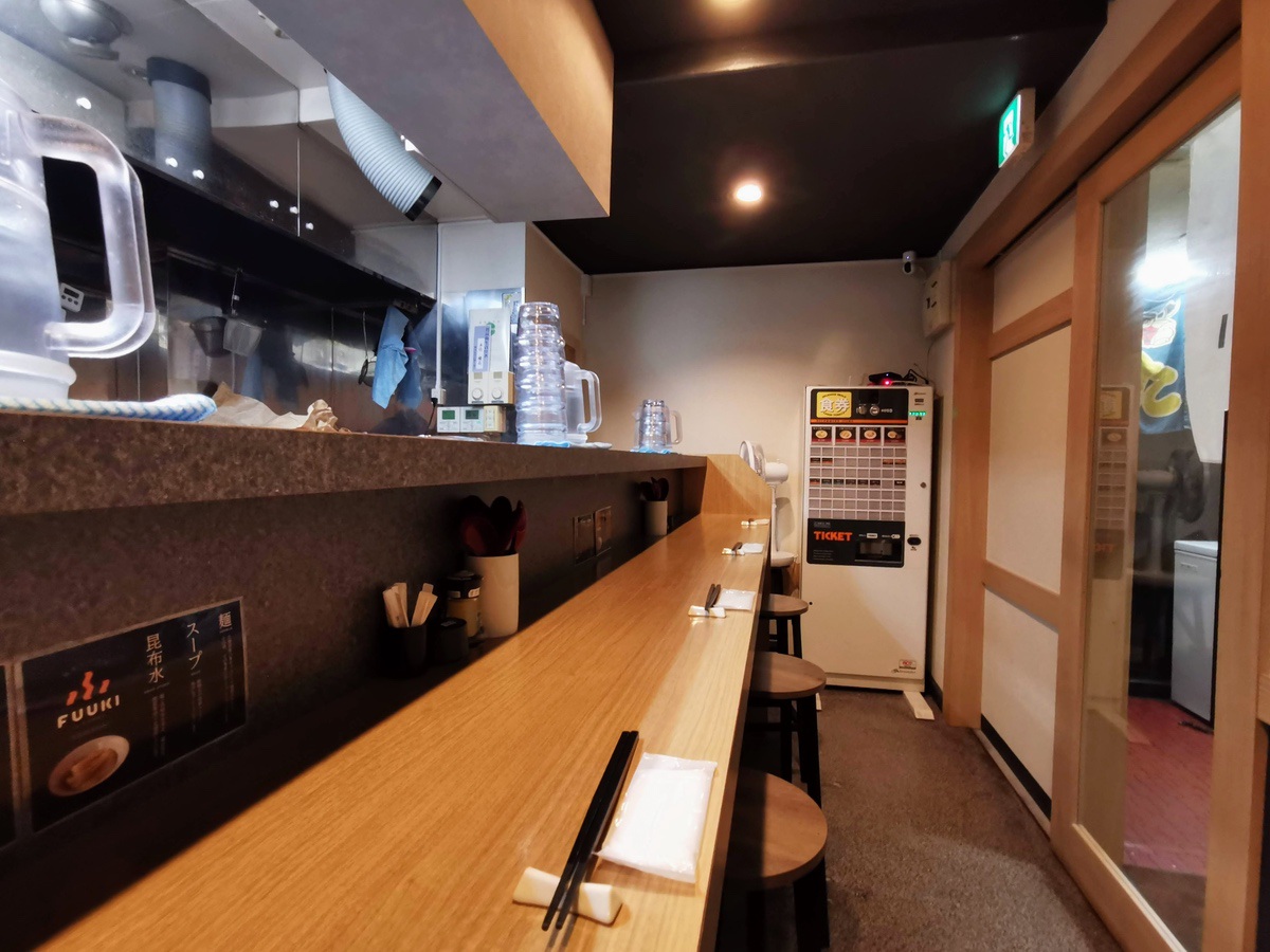 06カウンター席.jpg 06カウンター席
