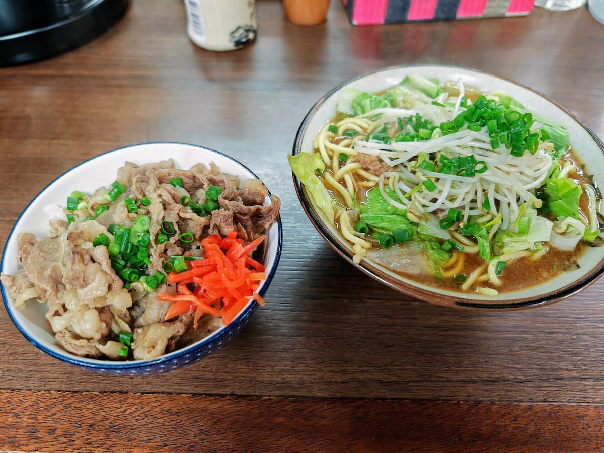 06味噌そばと牛丼.jpg 06味噌そばと牛丼